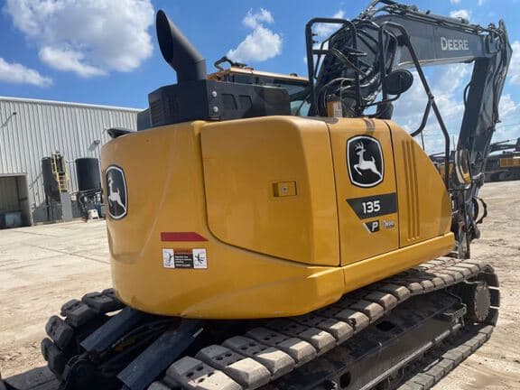 Image of John Deere 135P equipment image 3