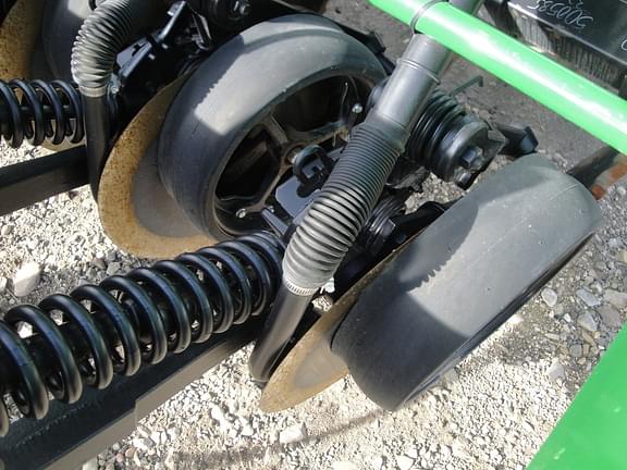 Image of John Deere 1590 equipment image 4