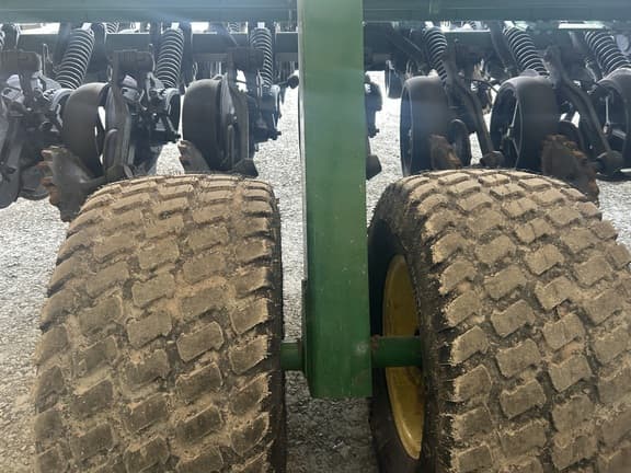 Image of John Deere 1590 equipment image 2