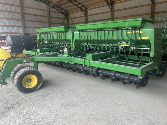 Image of John Deere 1590 equipment image 1