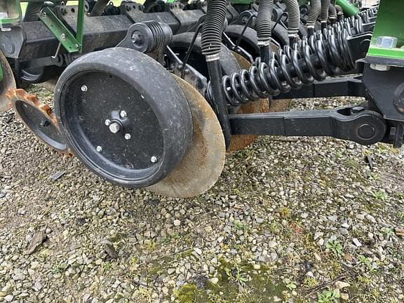 Image of John Deere 1590 equipment image 2