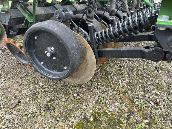 Image of John Deere 1590 equipment image 2
