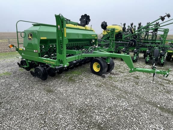 Image of John Deere 1590 equipment image 1