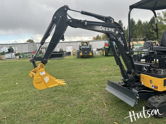 Image of John Deere 17P equipment image 4