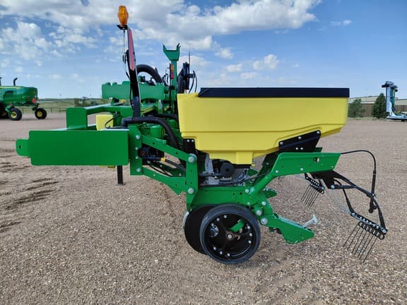 Image of John Deere 1705 equipment image 1