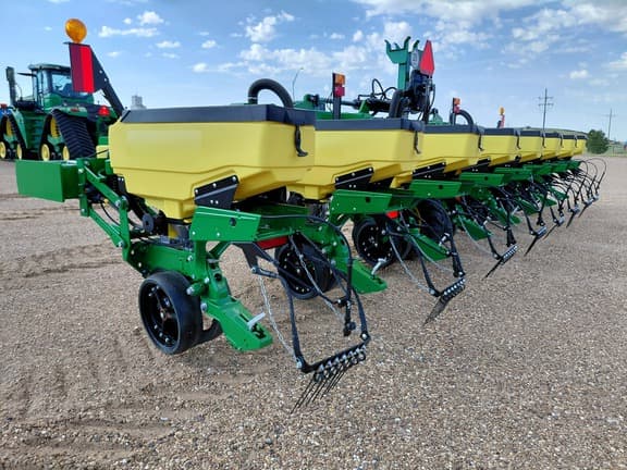 Image of John Deere 1705 equipment image 2