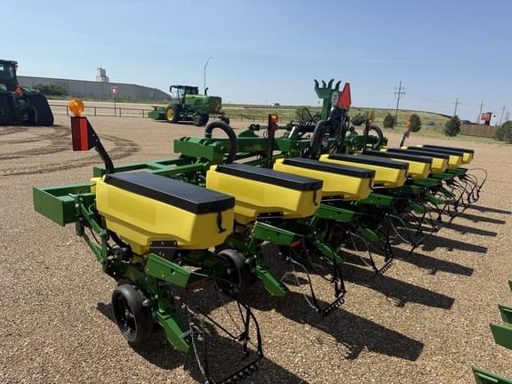 Image of John Deere 1705 equipment image 2