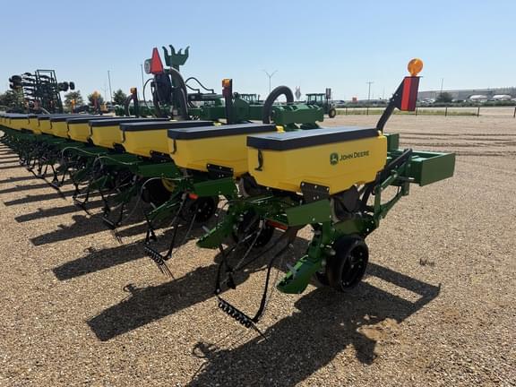 Image of John Deere 1705 equipment image 4