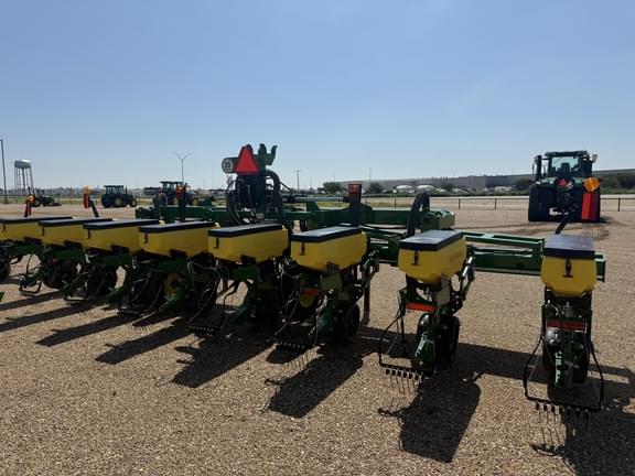 Image of John Deere 1705 equipment image 3