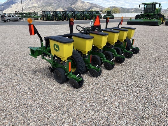 2024 John Deere 1705 Equipment Image0