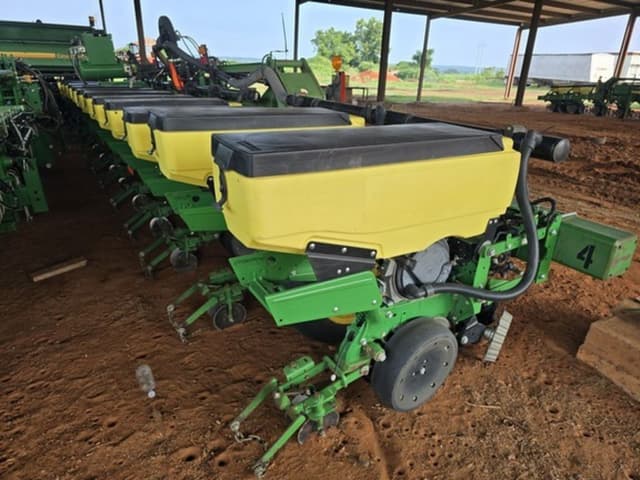 Image of John Deere 1720 equipment image 4