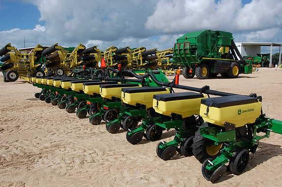 Image of John Deere 1725 equipment image 1