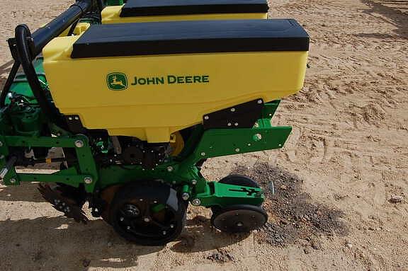 Image of John Deere 1725 equipment image 2