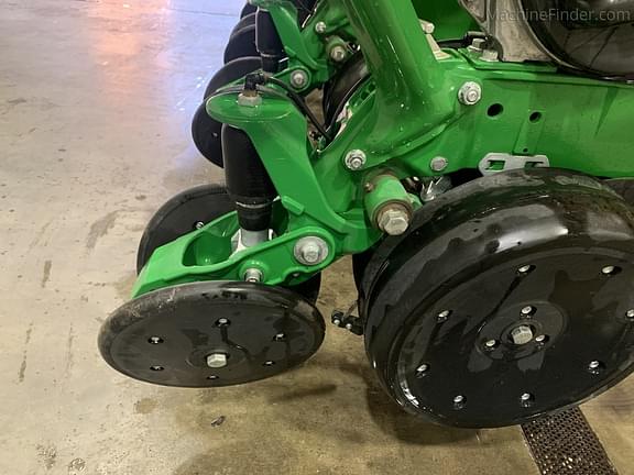 Image of John Deere 1725 equipment image 4