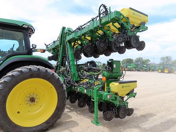 Image of John Deere 1725 equipment image 3