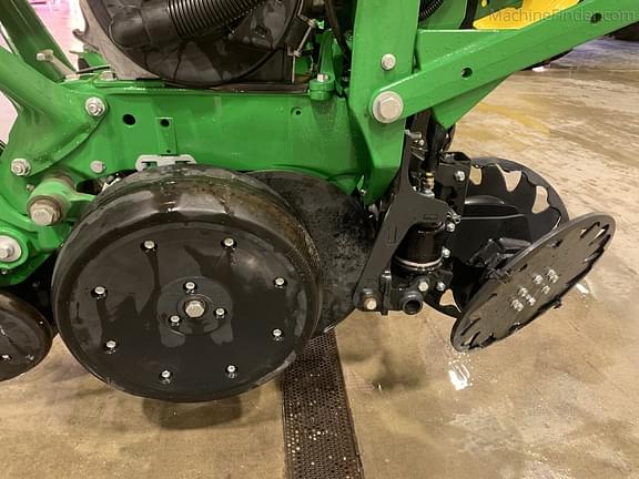Image of John Deere 1725 equipment image 3
