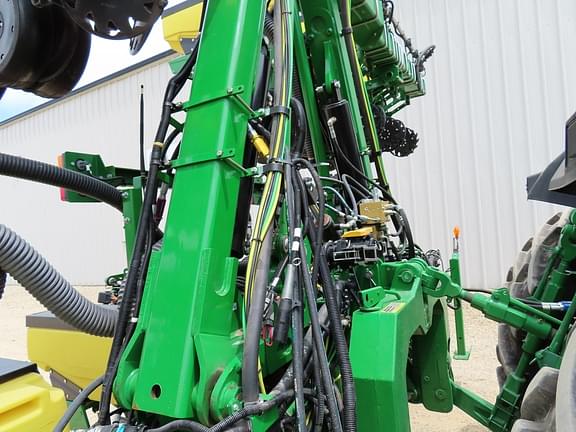 Image of John Deere 1725 equipment image 2