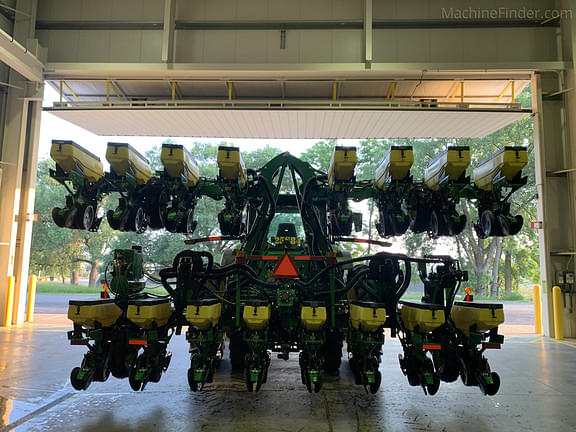 Image of John Deere 1725 Primary image