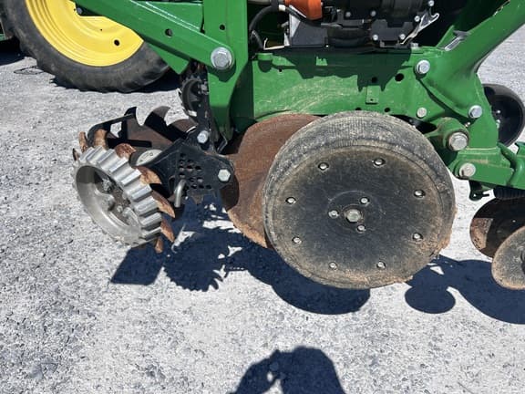 Image of John Deere 1725 equipment image 4