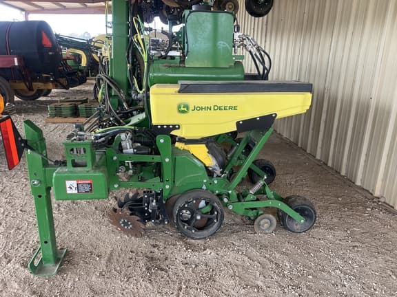 Image of John Deere 1725 equipment image 2