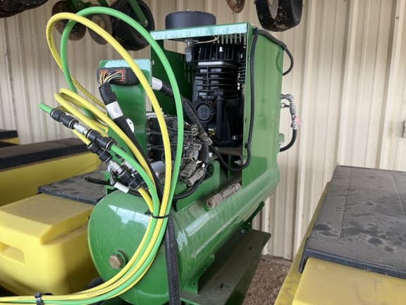 Image of John Deere 1725 equipment image 1