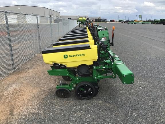 Image of John Deere 1725 equipment image 2