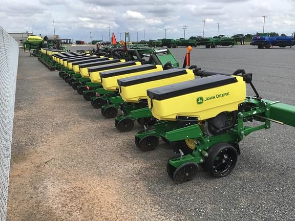 Image of John Deere 1725 Primary image