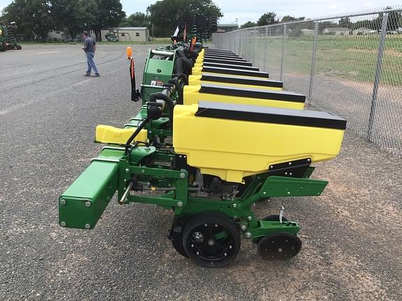Image of John Deere 1725 equipment image 3