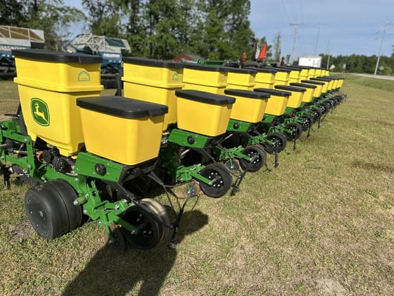 Image of John Deere 1725 equipment image 4