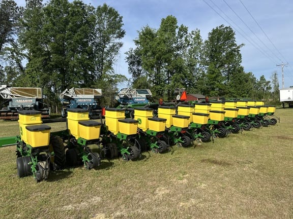 2024 John Deere 1725 Equipment Image0