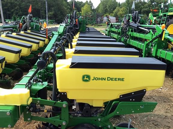 Image of John Deere 1725 equipment image 1