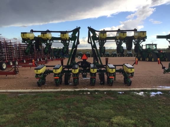 Image of John Deere 1725 equipment image 3