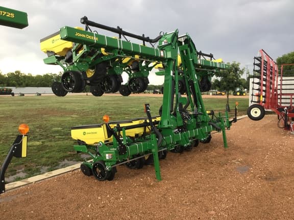 Image of John Deere 1725 equipment image 1