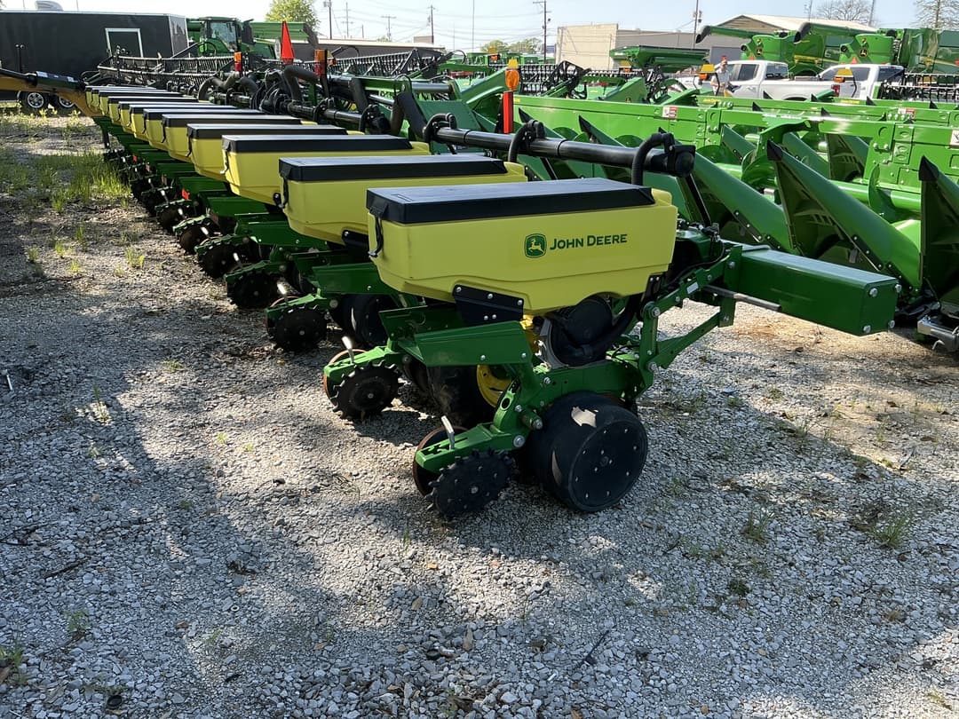 Image of John Deere 1725 Image 0