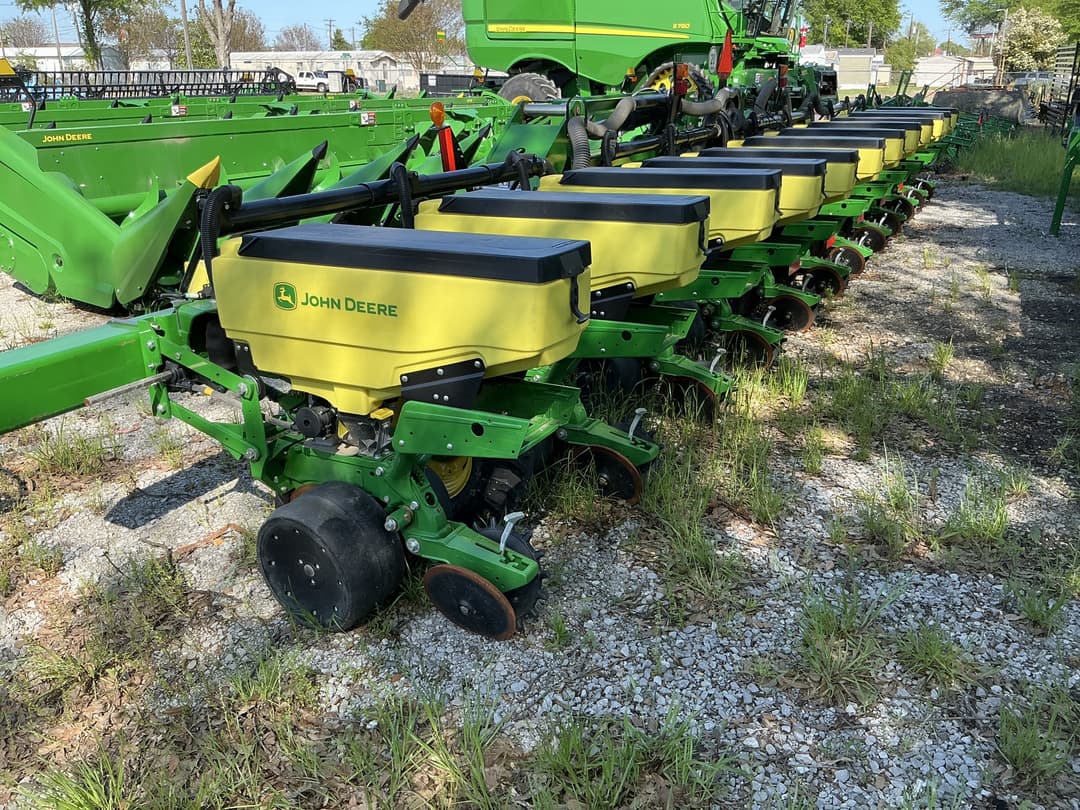 Image of John Deere 1725 Image 1