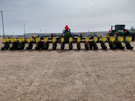 Image of John Deere 1725 equipment image 3