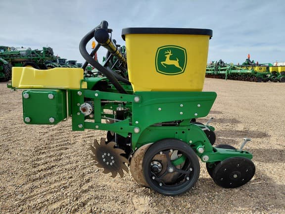 Image of John Deere 1725 equipment image 1