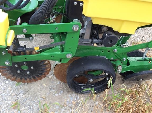 Image of John Deere 1725 equipment image 4