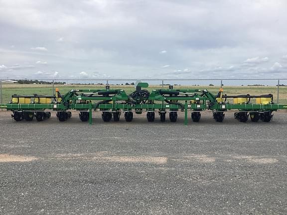 Image of John Deere 1725 equipment image 3