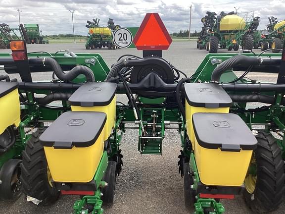 Image of John Deere 1725 equipment image 4
