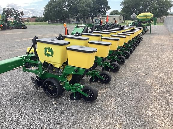 Image of John Deere 1725 Primary image
