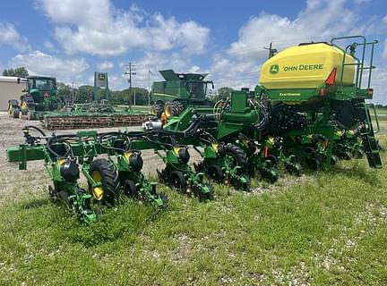 Image of John Deere 1725C equipment image 2
