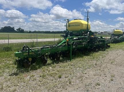 Image of John Deere 1725C equipment image 4