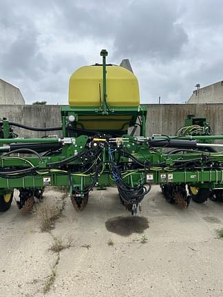 Image of John Deere 1725C equipment image 1