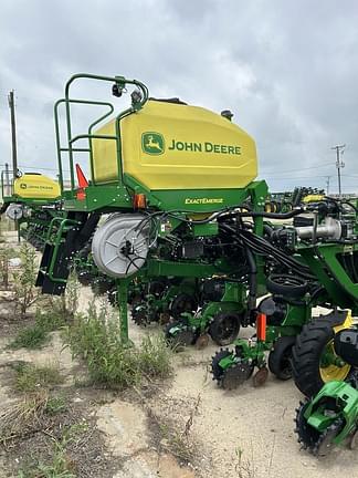 Image of John Deere 1725C equipment image 3