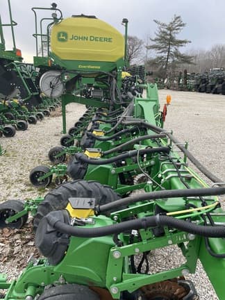 Image of John Deere 1725C equipment image 4