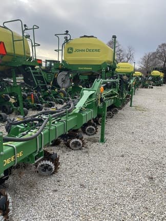 Image of John Deere 1725C equipment image 2