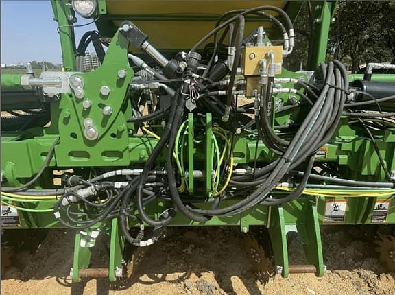 Image of John Deere 1725 equipment image 4