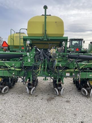 Image of John Deere 1725C equipment image 1