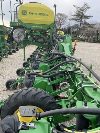 Image of John Deere 1725C equipment image 3